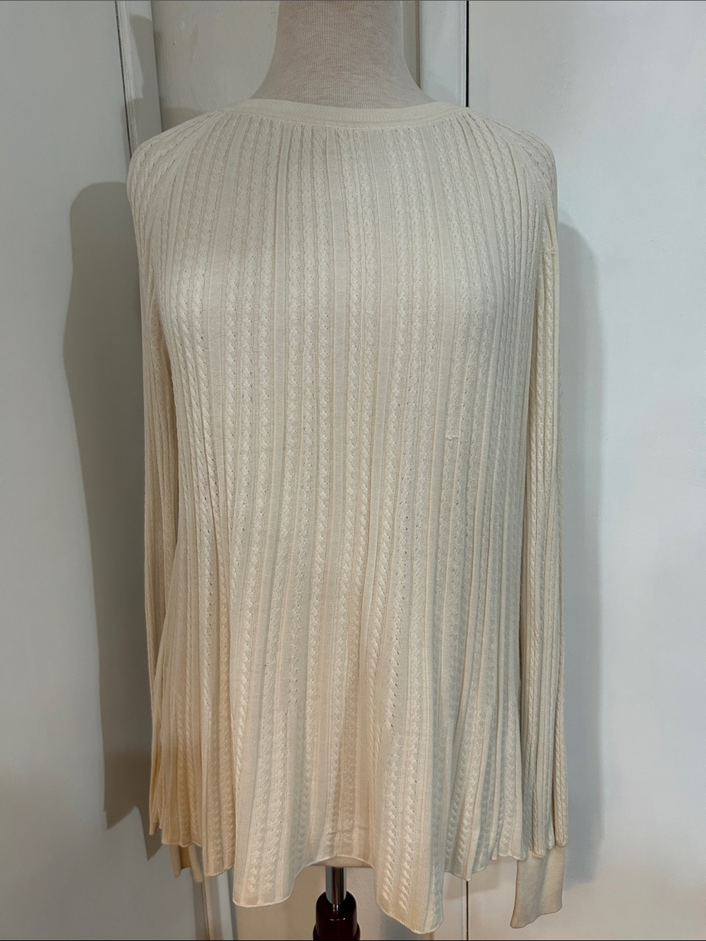 Elie Tahari 100% Silk Cream Ribbed Crewneck Sweater